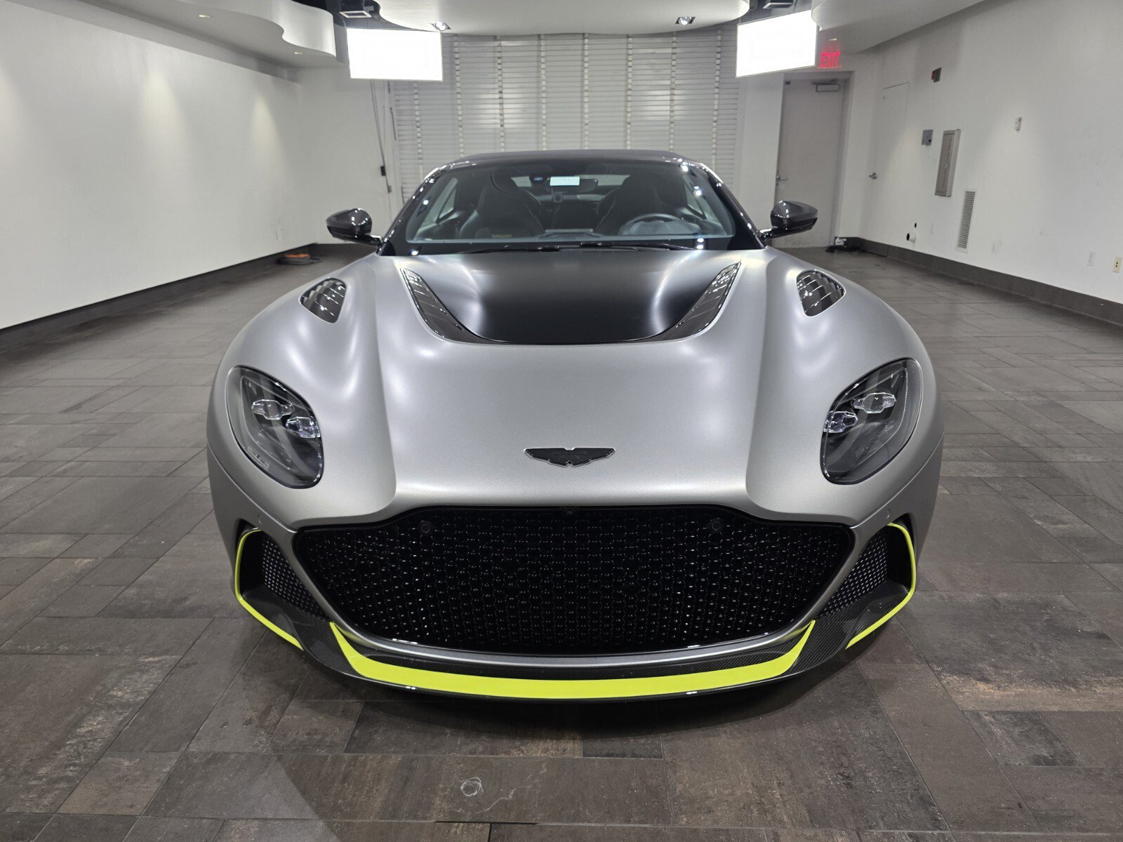 Used 2023 Aston Martin DBS Superleggera Volante RWD image 23