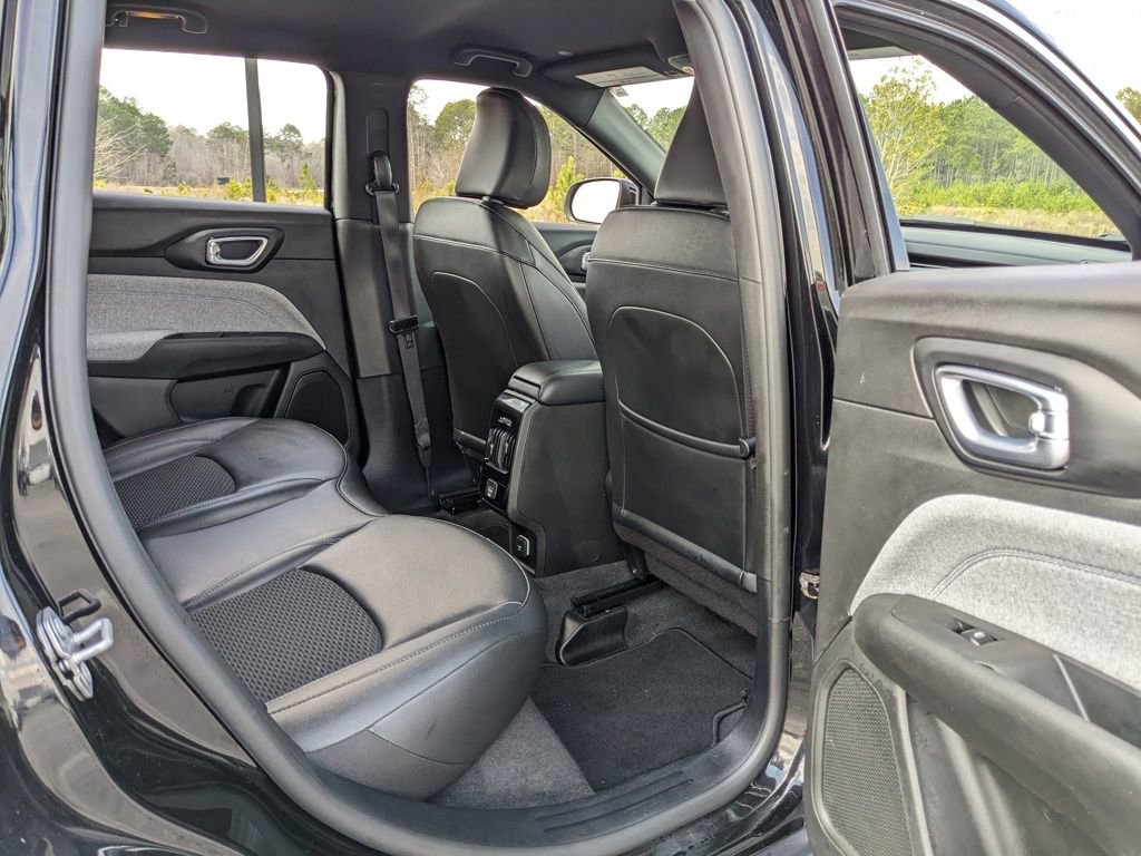 Certified 2025 Jeep Compass Latitude image 48