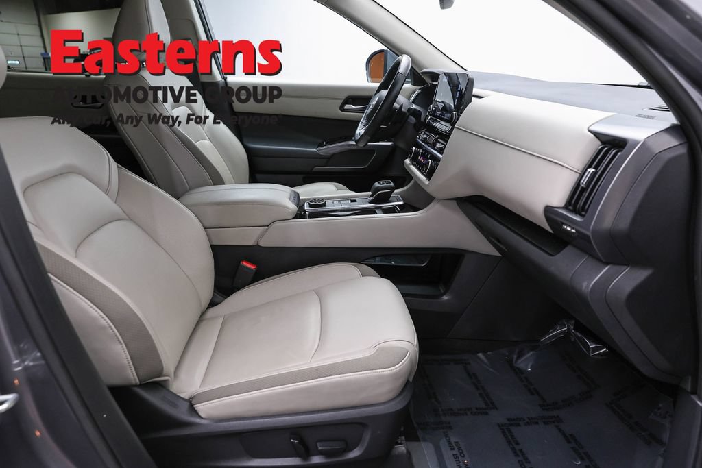 Used 2022 Nissan Pathfinder SL AWD/4WD image 24