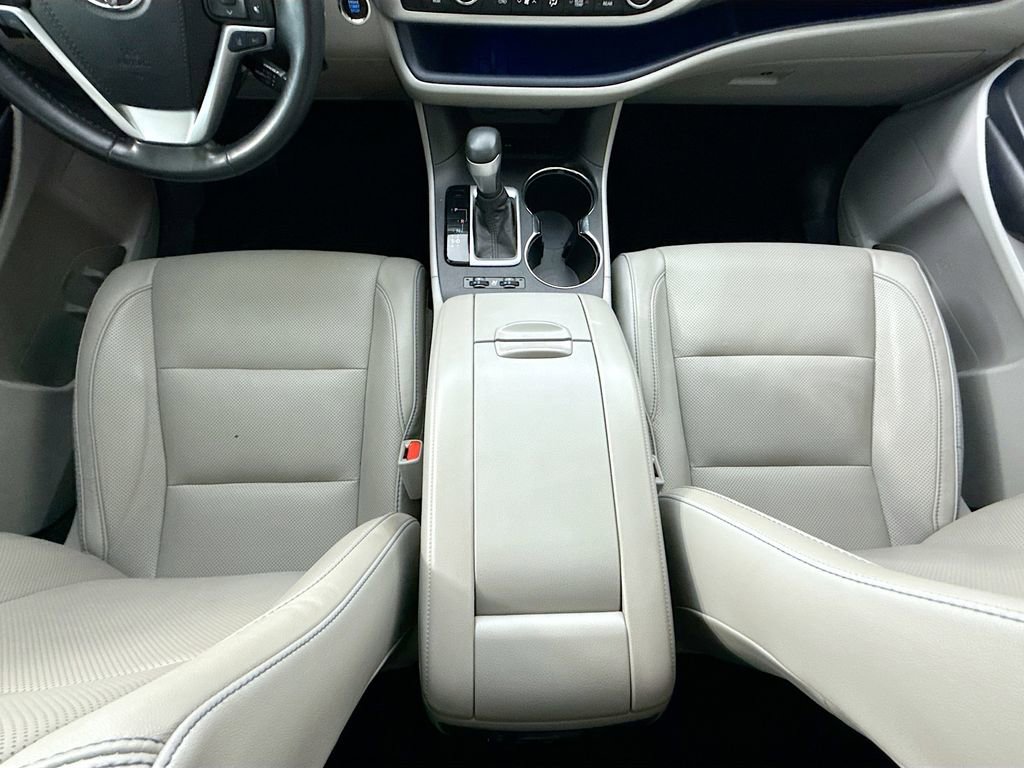 Used 2018 Toyota Highlander Limited FWD image 16
