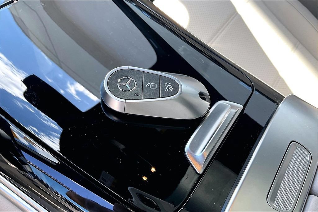 Used 2025 Mercedes-Benz GLC 300 4MATIC image 10