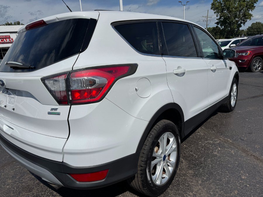 Used 2017 Ford Escape SE FWD image 11