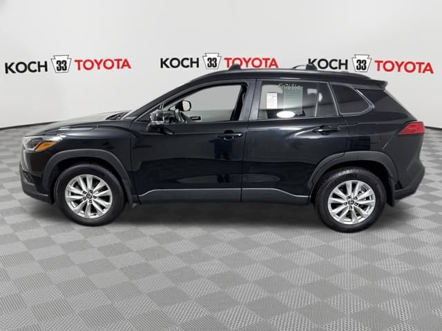 Used 2024 Toyota Corolla Cross LE image 4