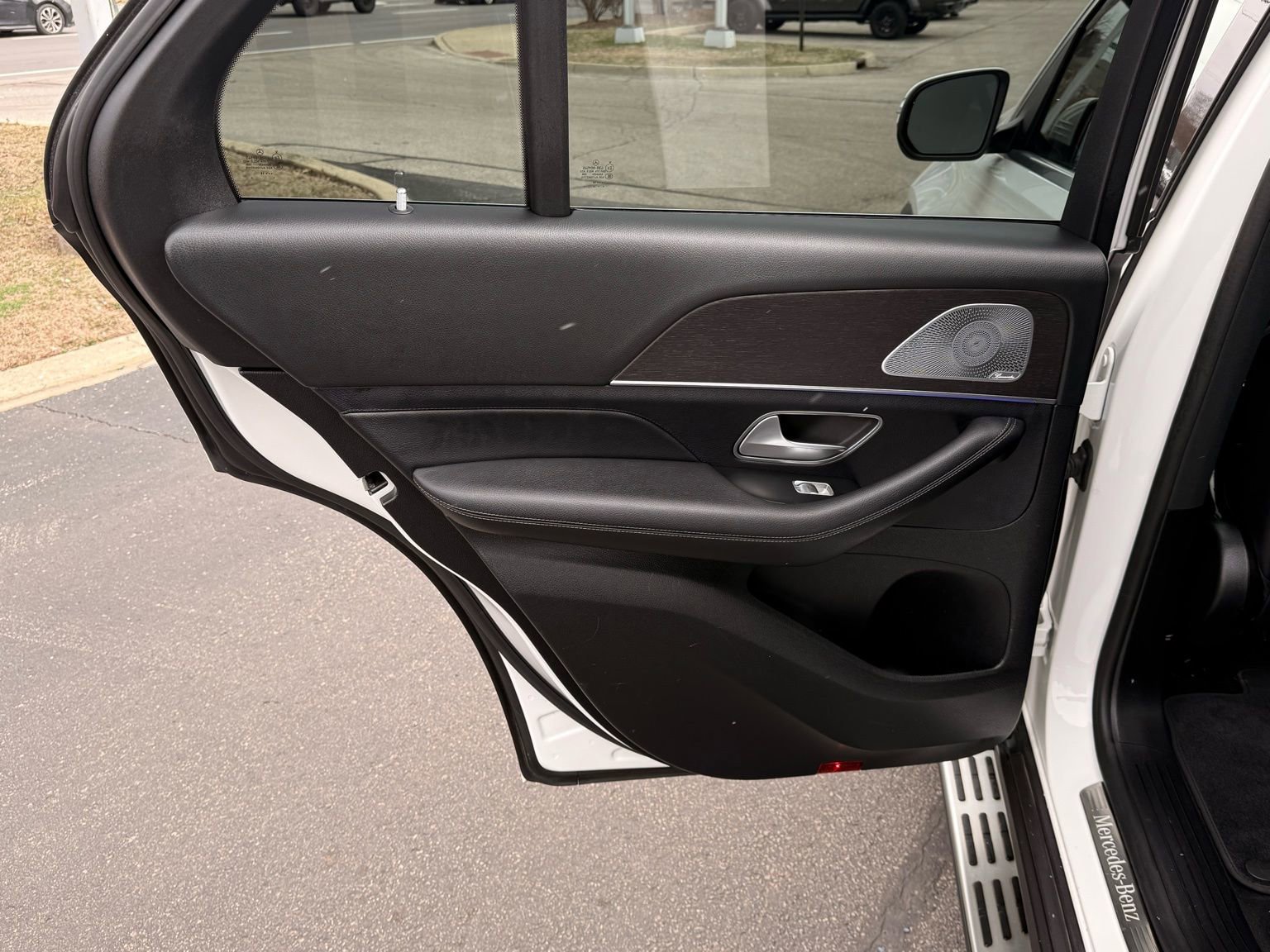 Used 2020 Mercedes-Benz GLE 350 4MATIC w/ Premium Package image 36