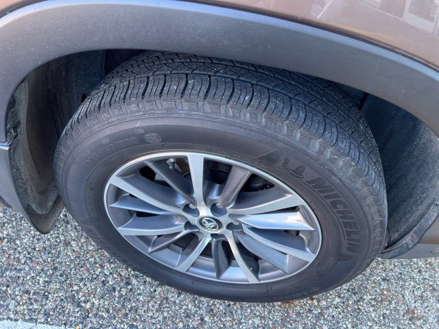 Used 2017 Toyota Highlander XLE AWD/4WD image 4