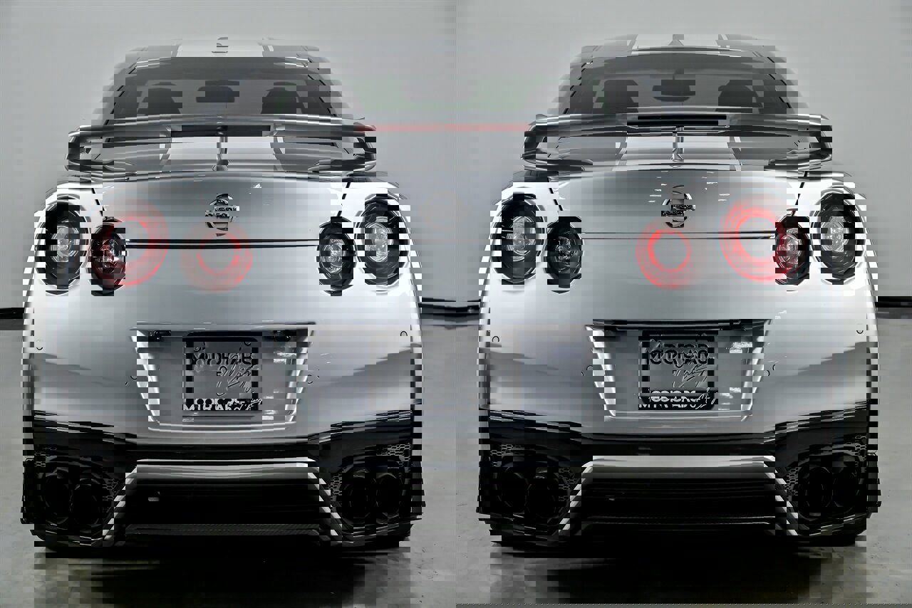 Used 2020 Nissan GT-R Premium image 11