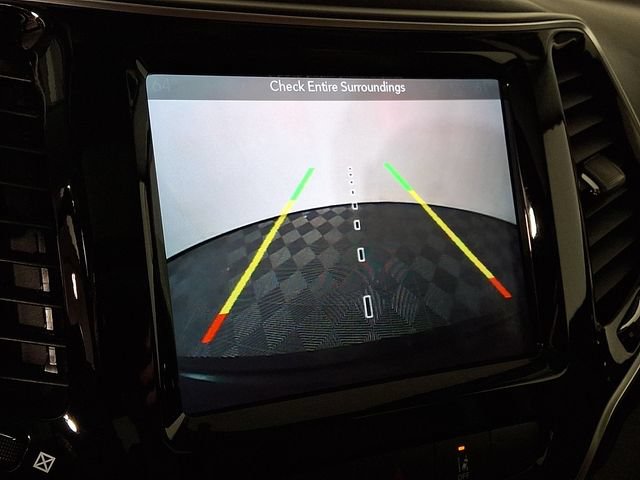 Used 2019 Jeep Cherokee Overland w/ Technology Group AWD/4WD image 4