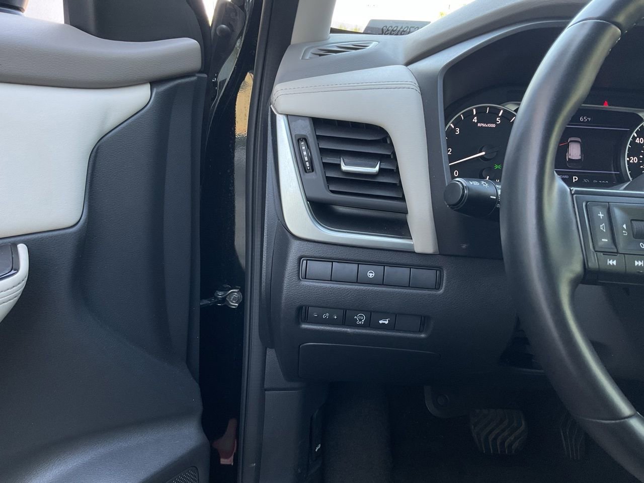 Used 2025 Nissan Rogue SV image 26