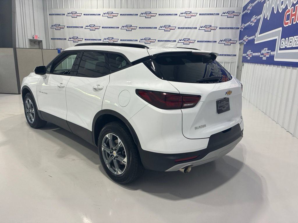 Used 2024 Chevrolet Blazer LT w/ Convenience Package FWD image 4