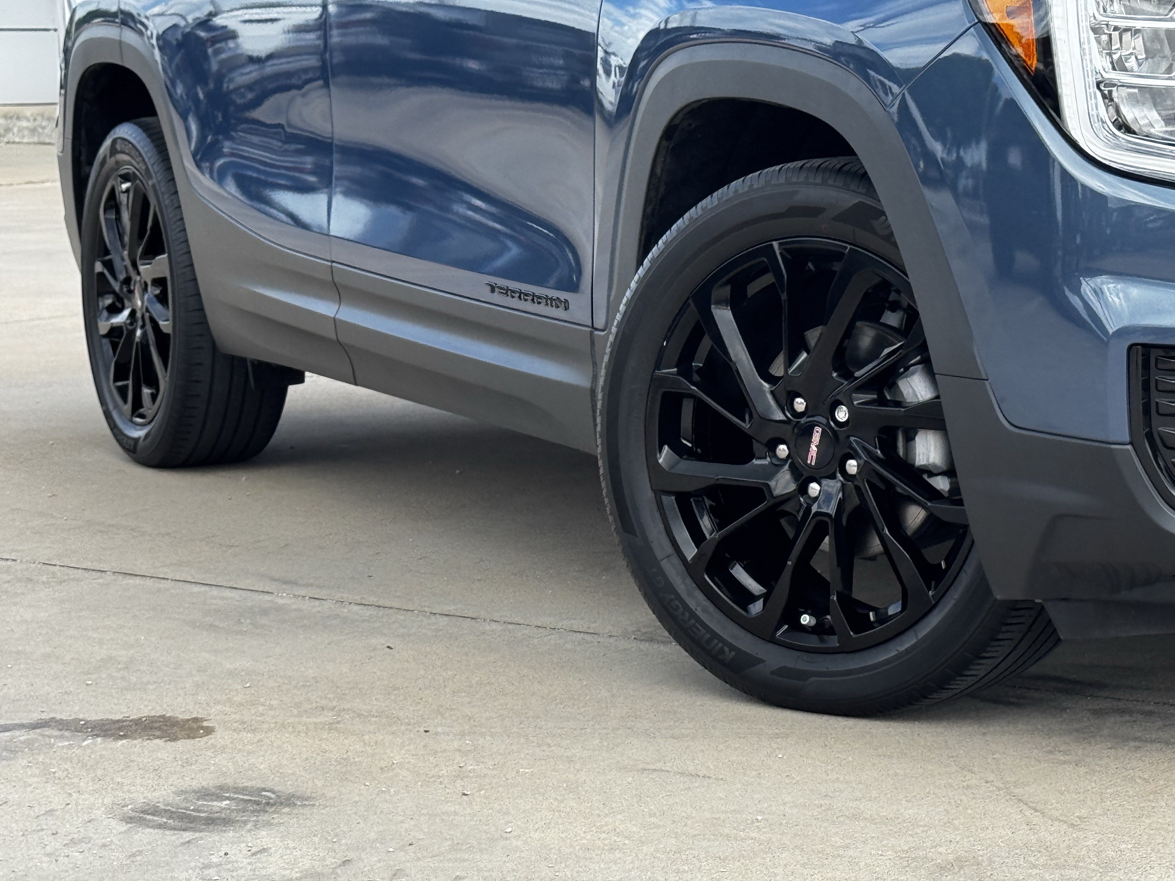 Used 2024 GMC Terrain SLE w/ Driver Convenience Package FWD image 12
