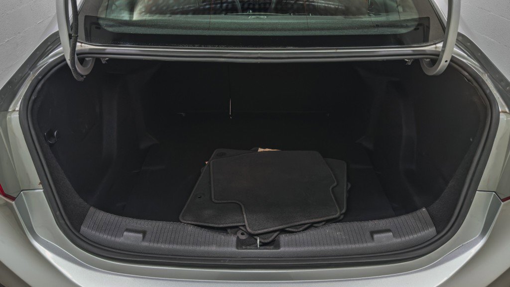 Used 2016 Chevrolet Cruze Premier w/ RS Package FWD image 9