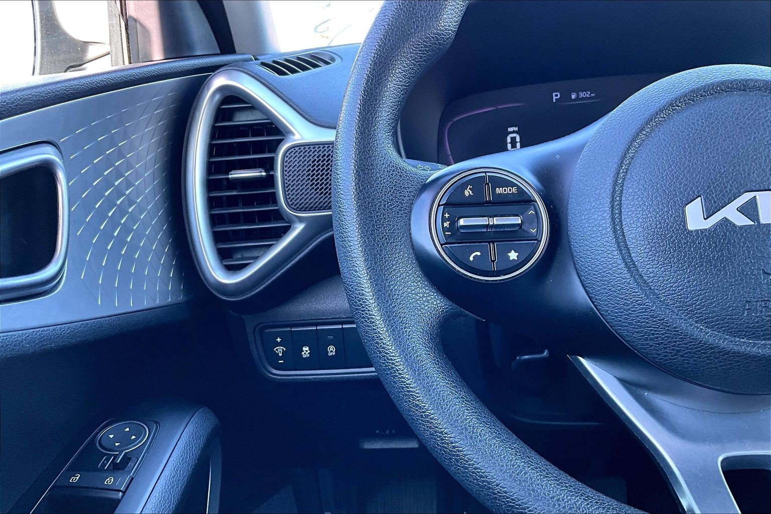 Used 2023 Kia Soul LX FWD image 19