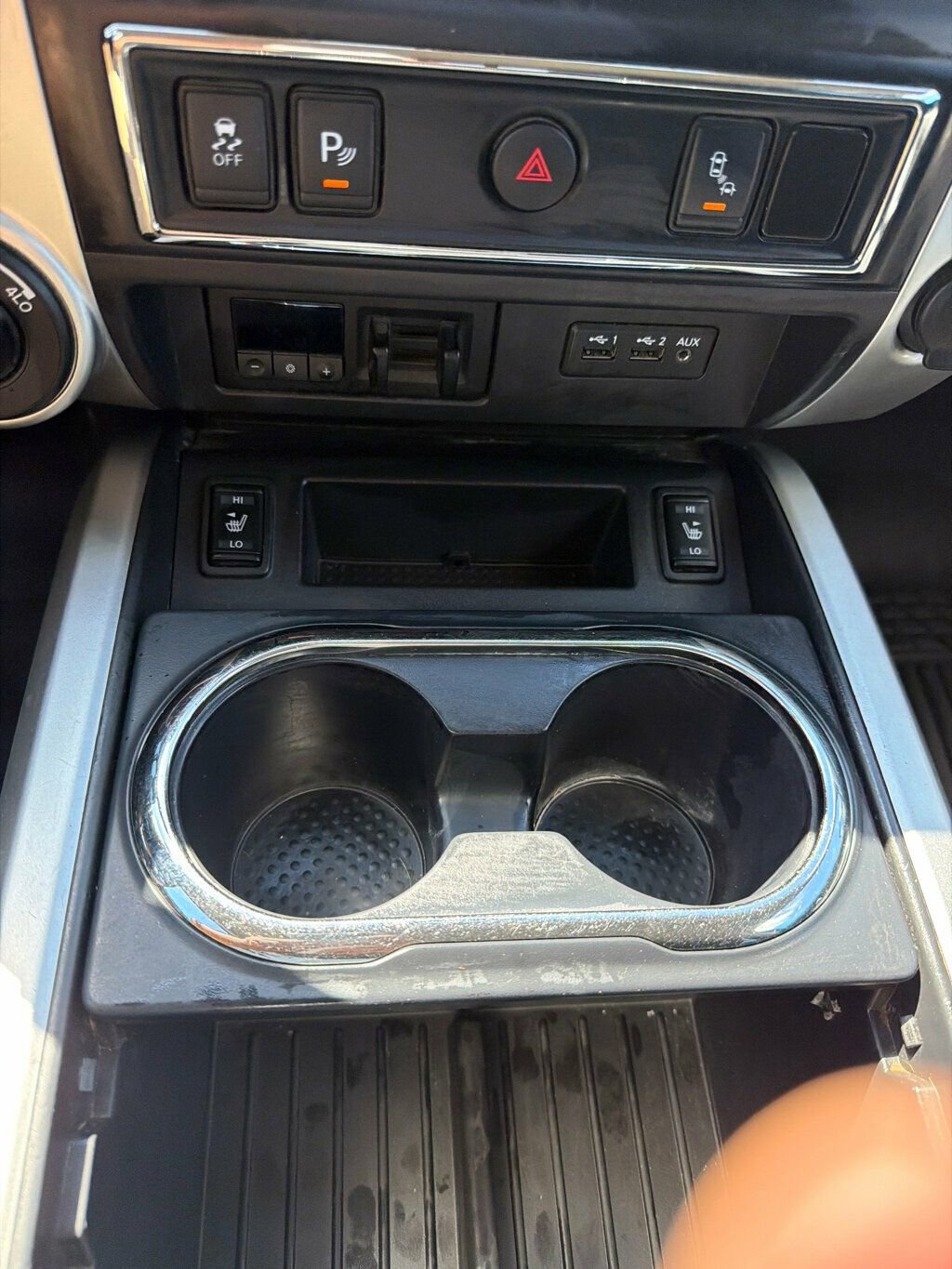 Used 2019 Nissan Titan SV w/ SV Convenience Package image 20