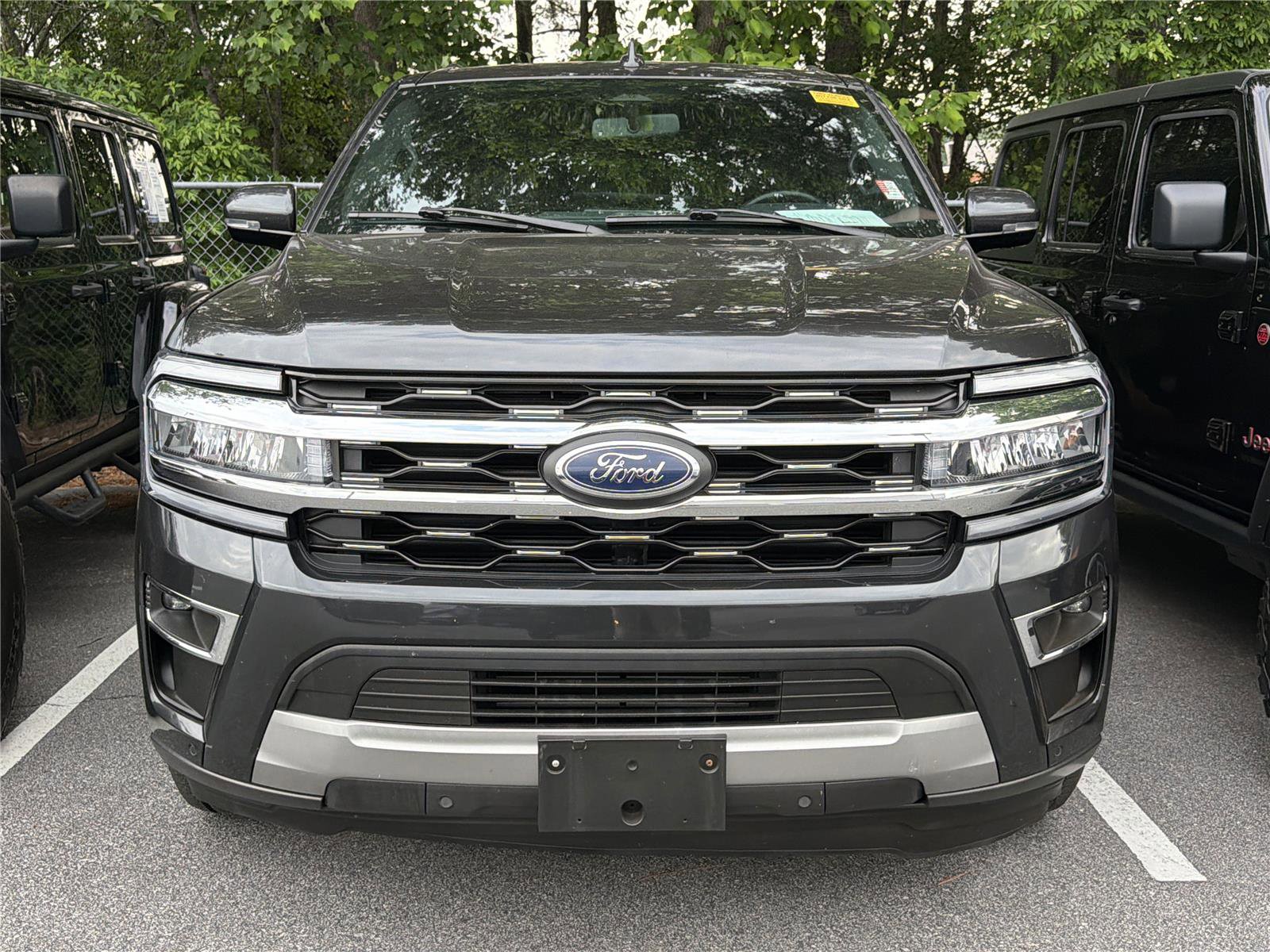 Used 2023 Ford Expedition Limited RWD image 2
