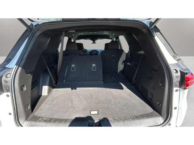 Used 2023 Chevrolet Traverse LT FWD image 34