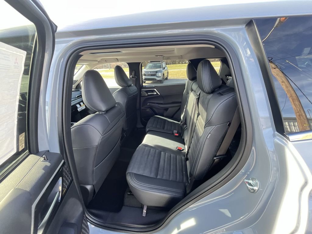 New 2026 Mitsubishi Outlander SE image 23