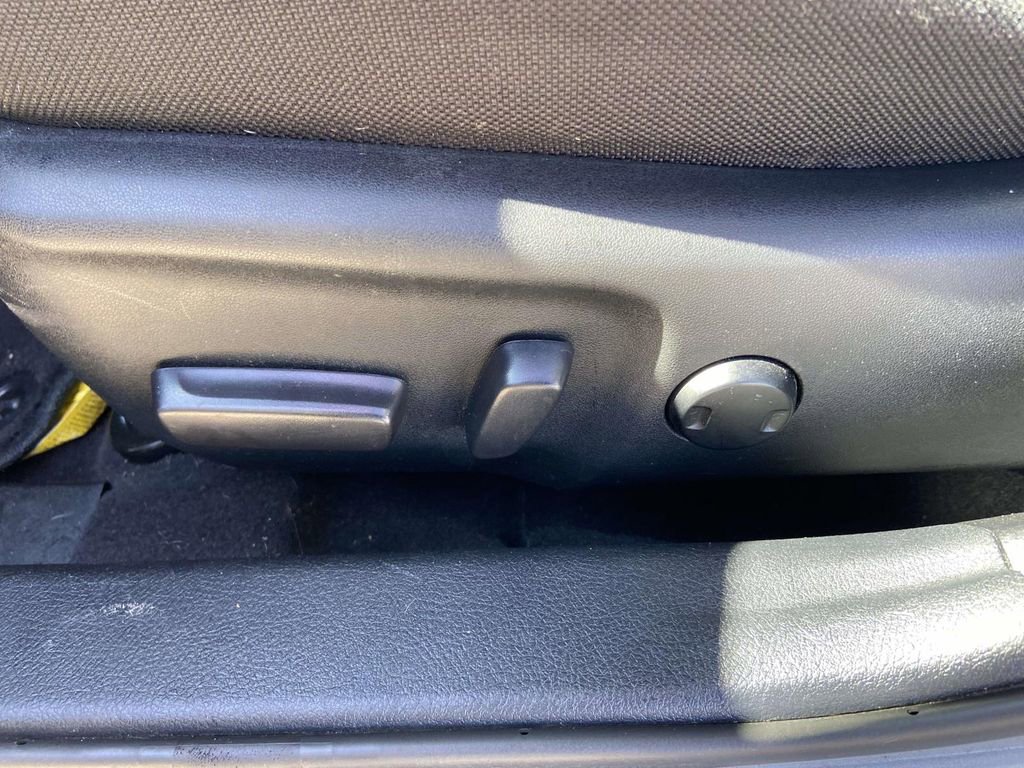 Used 2017 Toyota Camry LE image 19