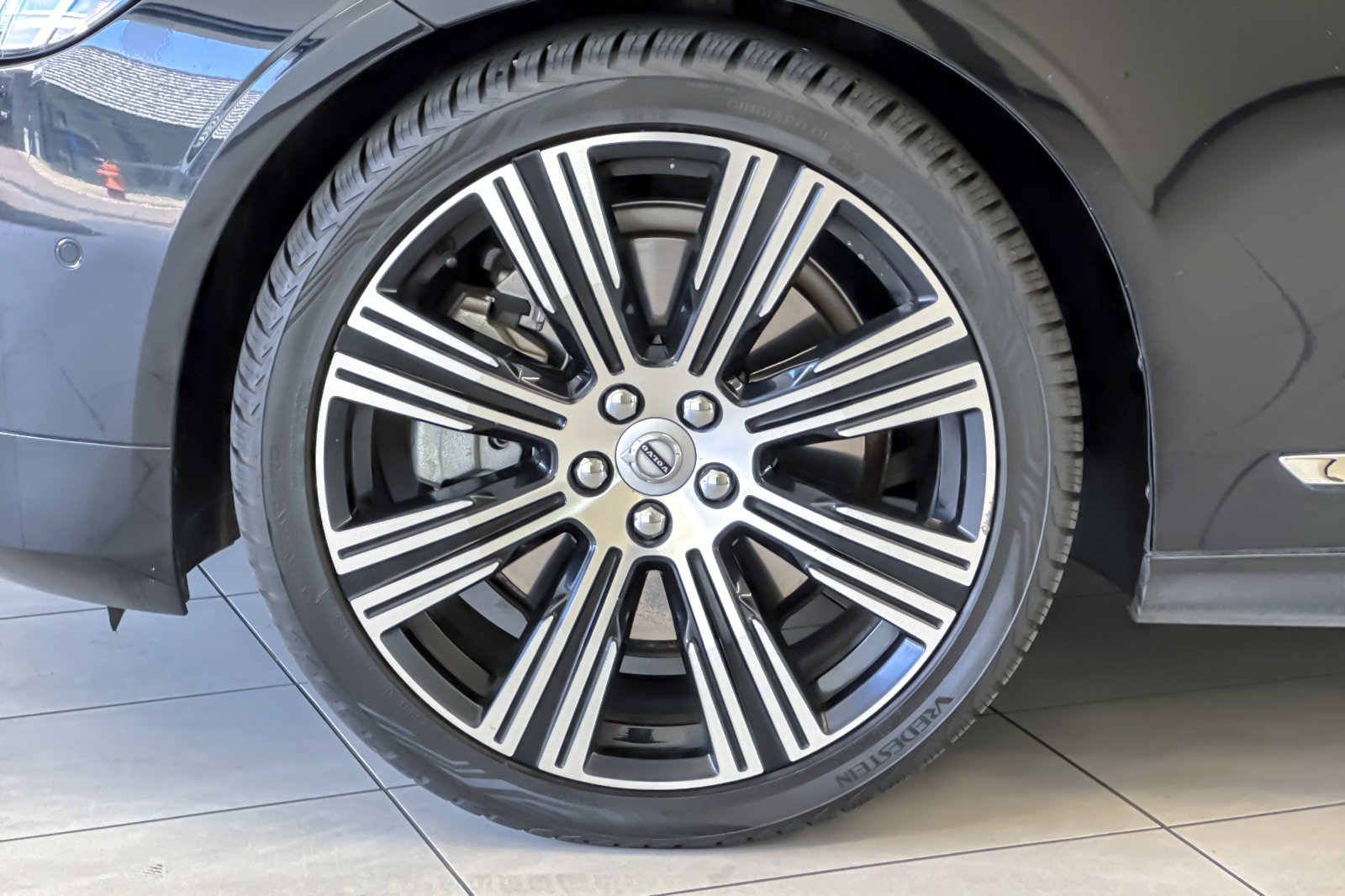 Used 2023 Volvo S90 B6 Plus w/ Protection Package Premier AWD/4WD image 24