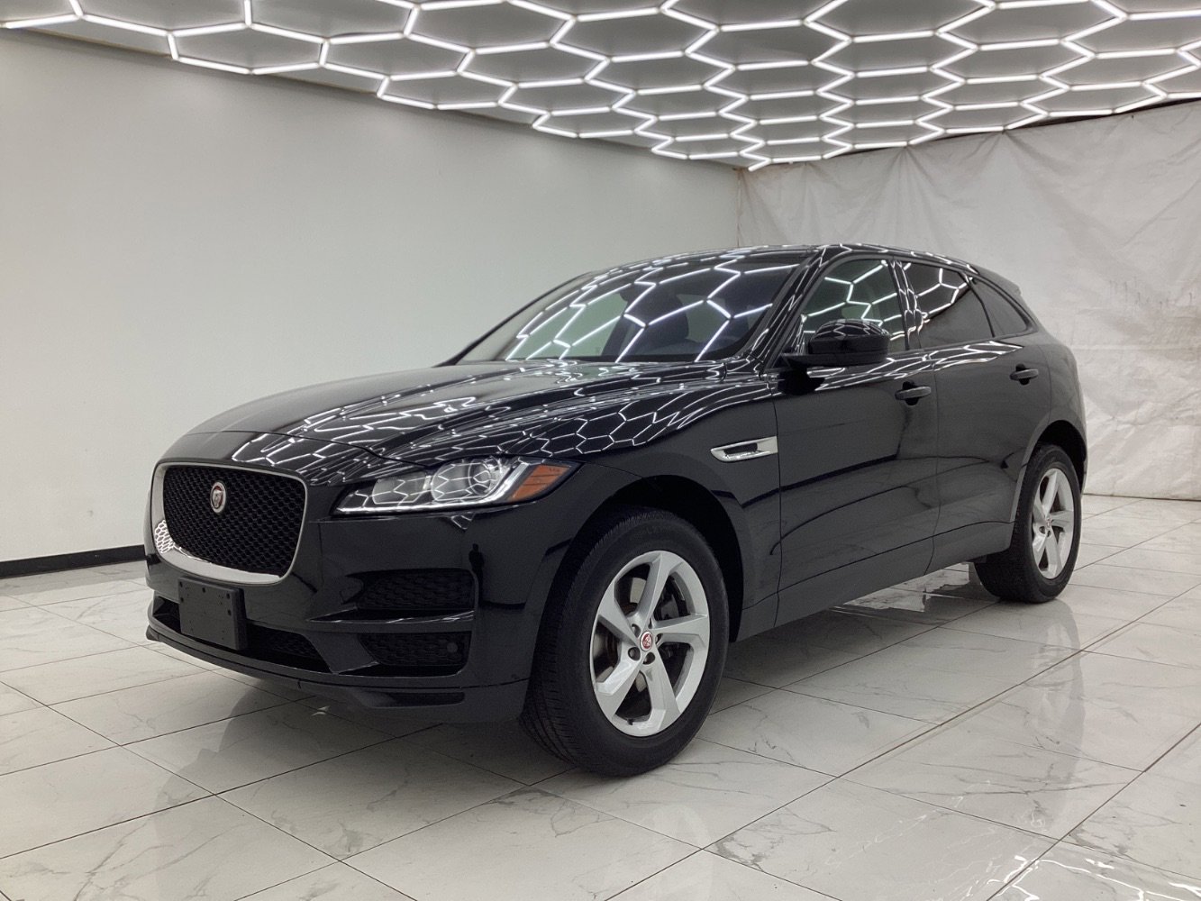 Used 2018 Jaguar F-PACE Premium image 6