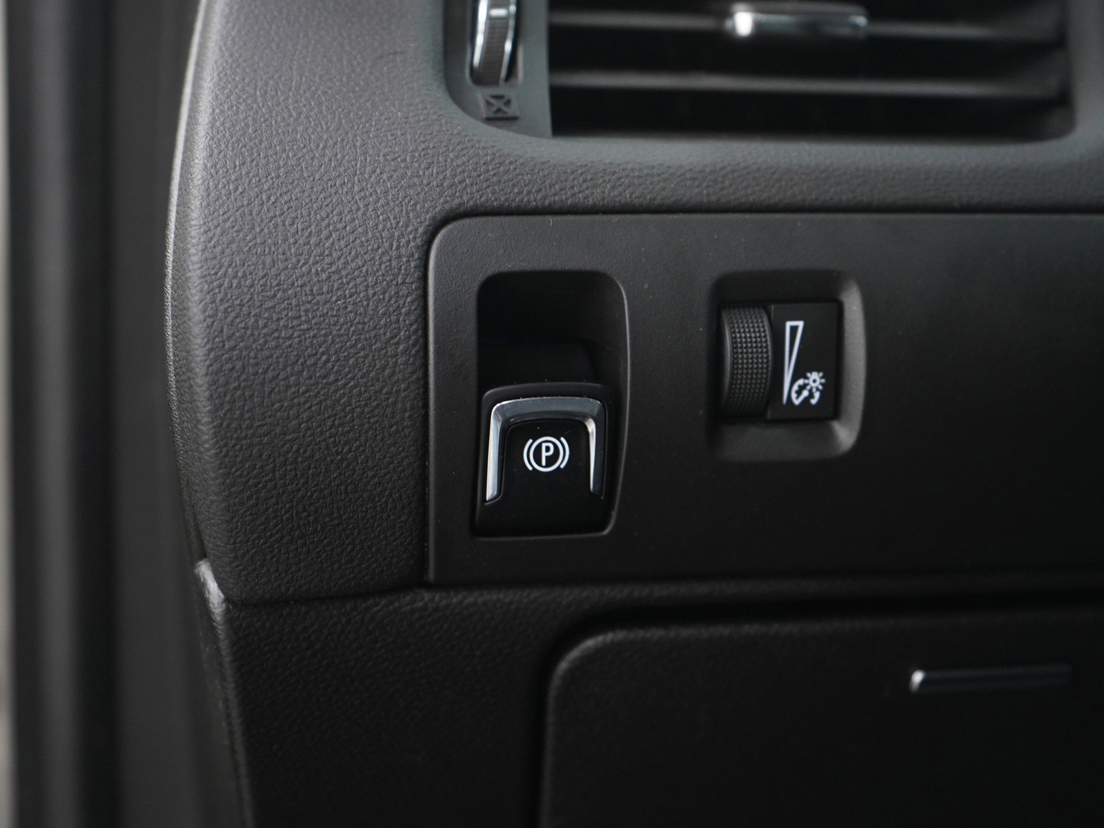 Used 2017 Chevrolet Impala LT FWD image 25