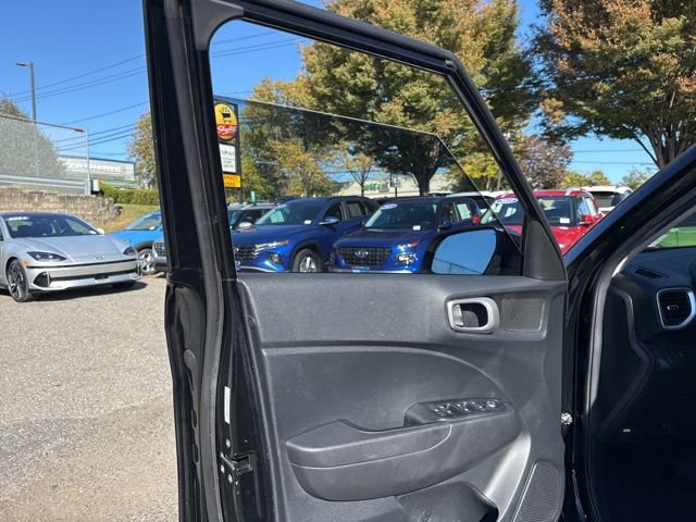 Certified 2023 Hyundai Venue SEL image 37