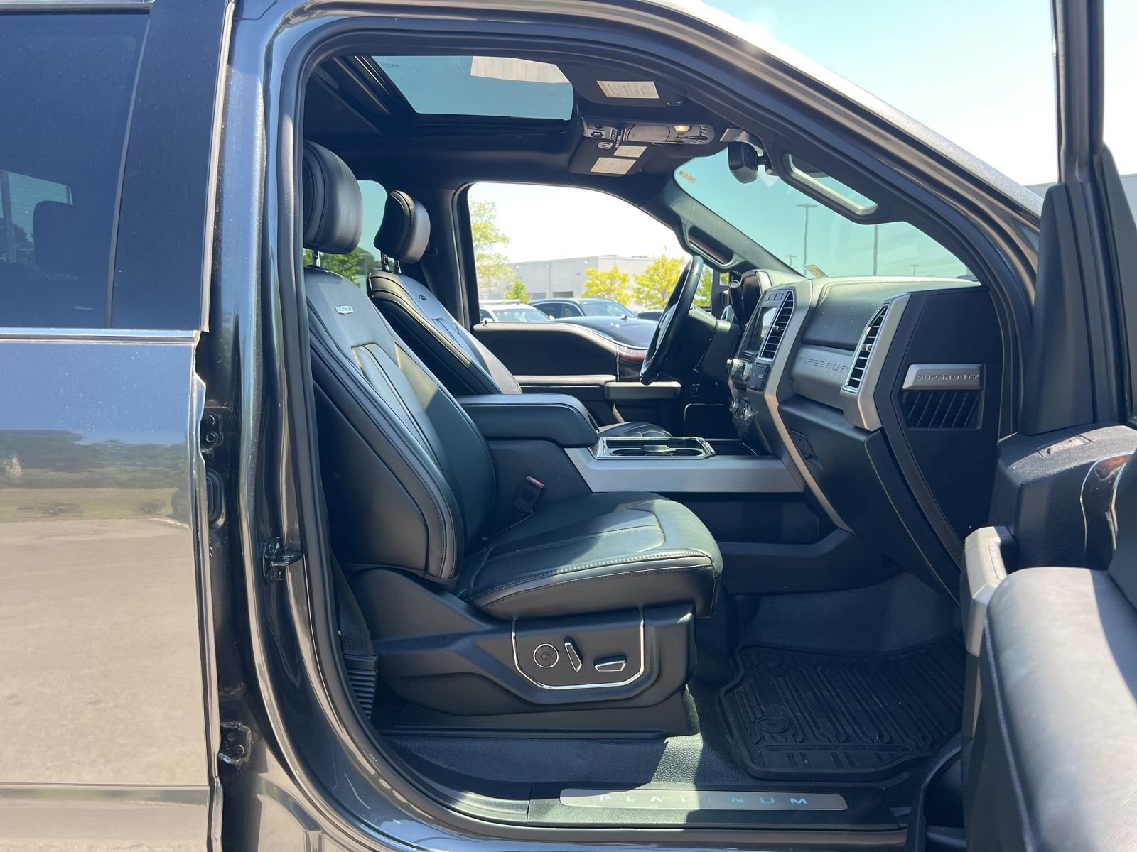Used 2017 Ford F250 Platinum w/ Platinum Ultimate Package image 43