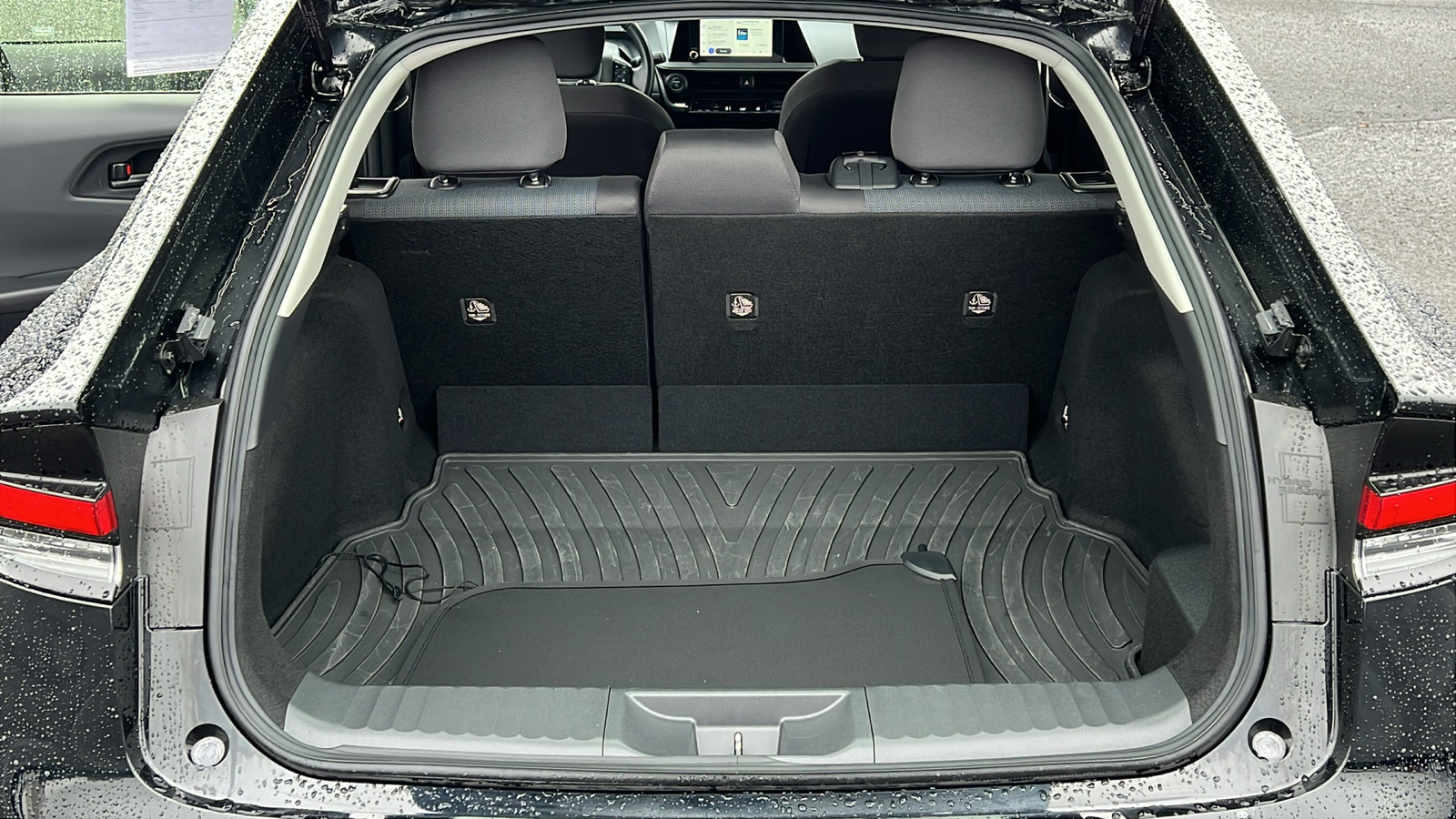 Used 2024 Toyota Prius LE image 11