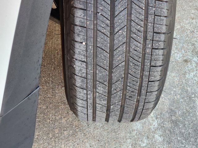 Used 2024 GMC Terrain SLE image 18