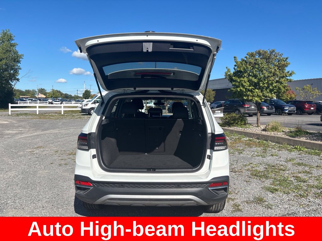 Used 2026 Volkswagen Taos SE AWD/4WD image 12