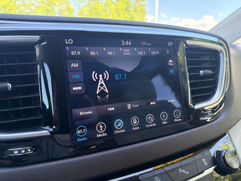 Used 2018 Chrysler Pacifica Touring-L Plus FWD image 27