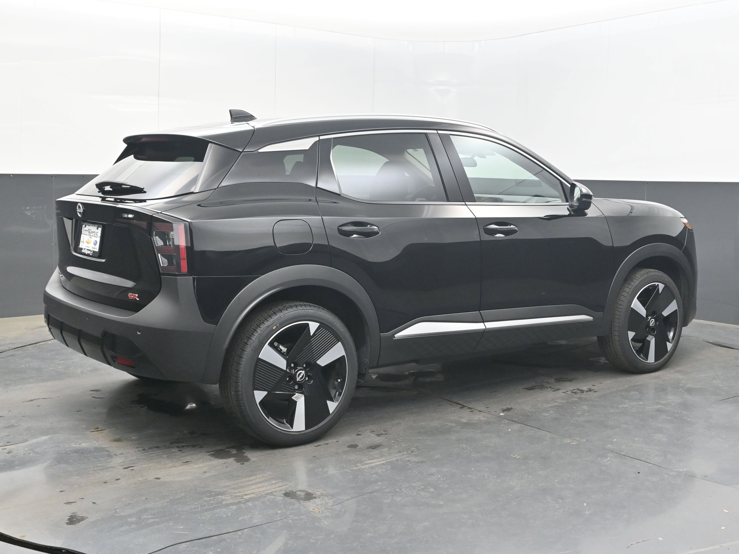 Used 2025 Nissan Kicks SR image 8