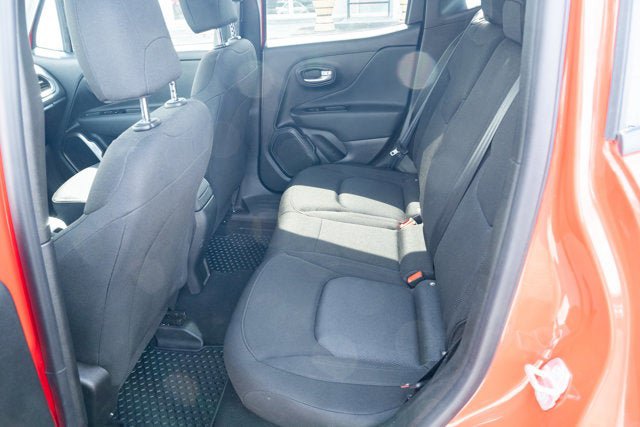 Used 2023 Jeep Renegade Latitude AWD/4WD image 27