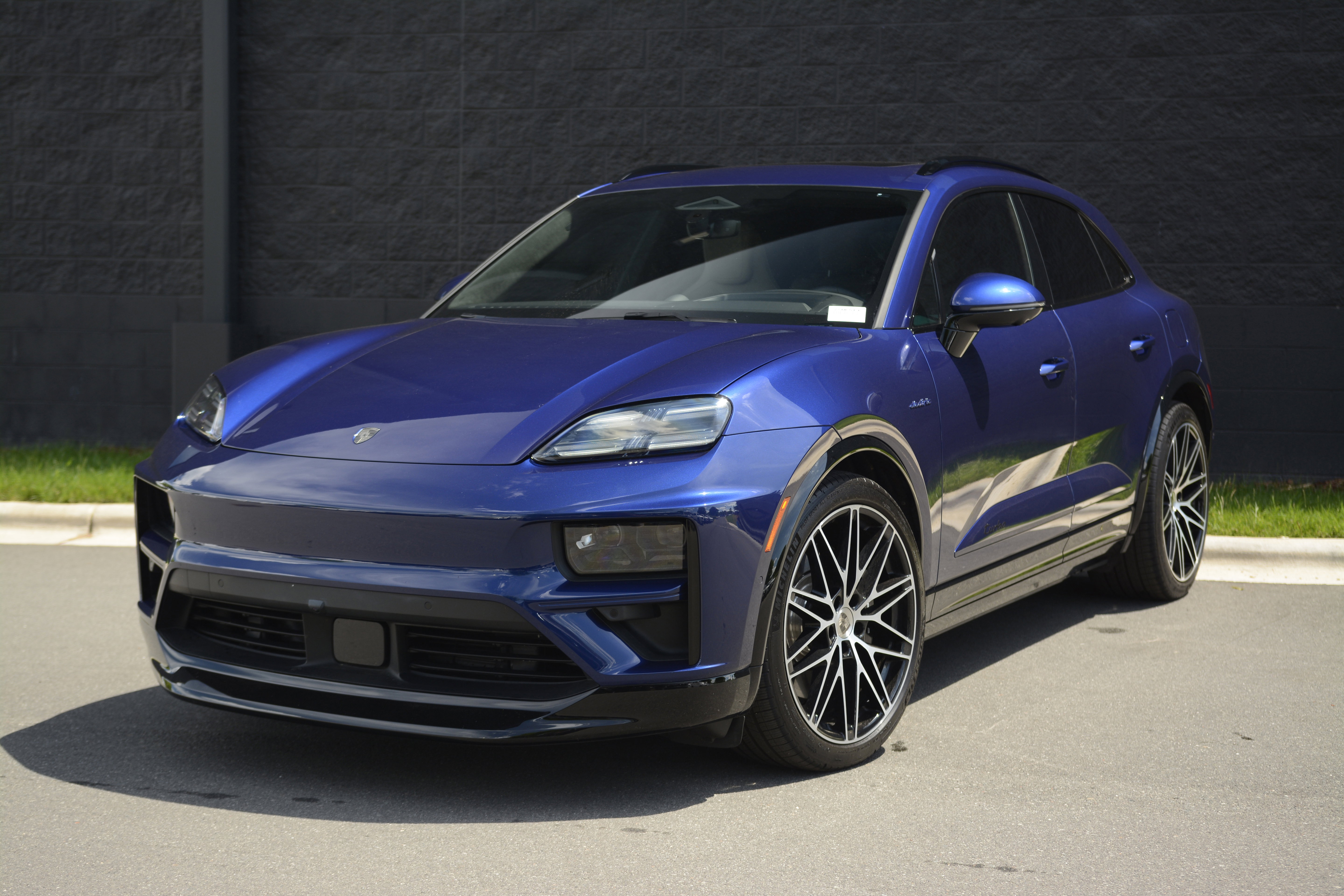 Certified 2025 Porsche Macan Turbo Electric AWD/4WD image 1