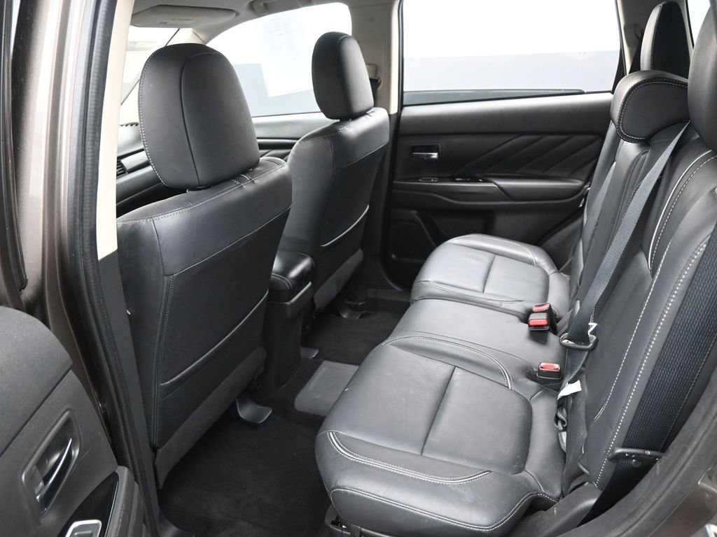 Used 2018 Mitsubishi Outlander SEL image 25