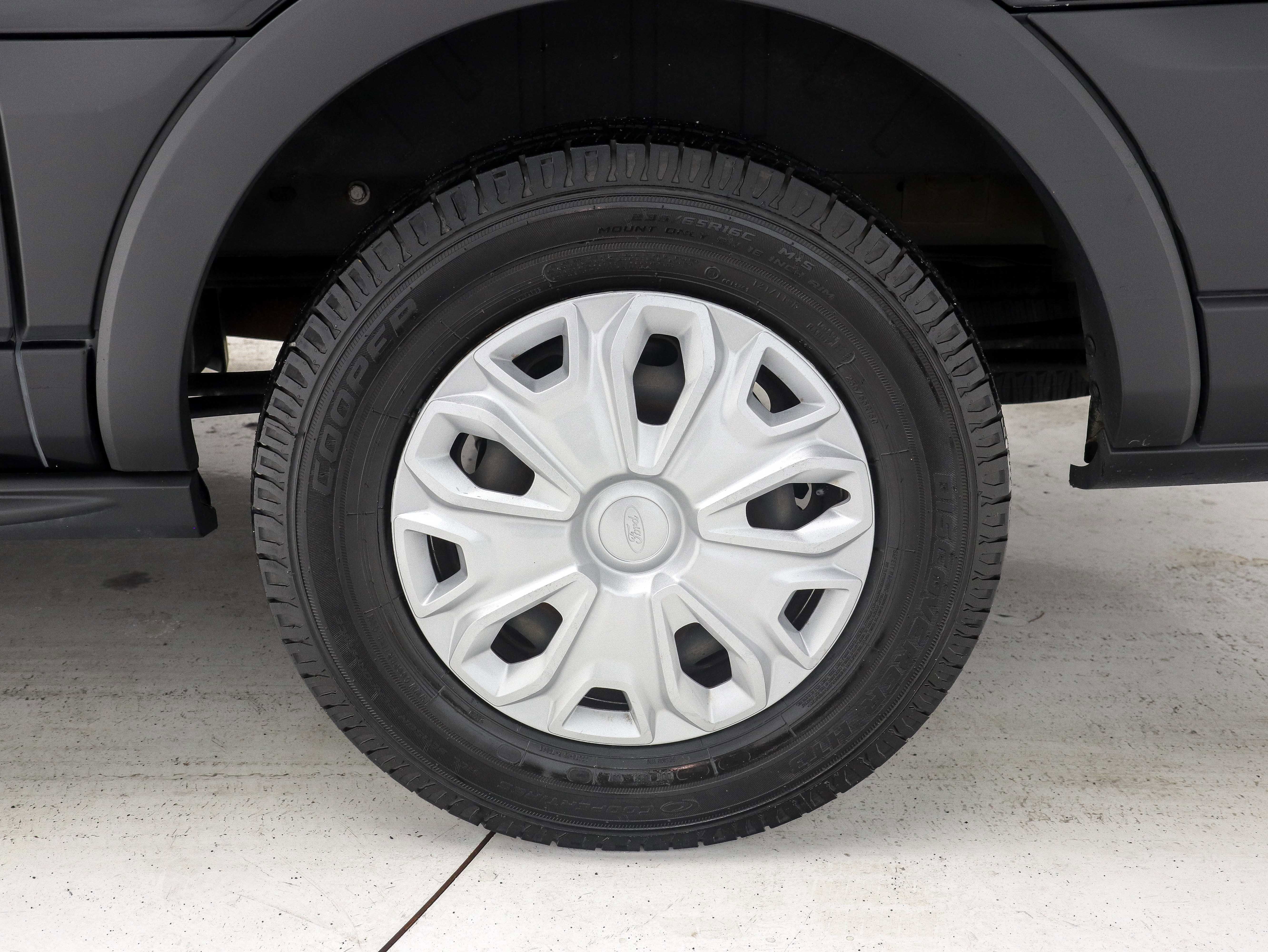 Used 2019 Ford Transit 150 XLT image 27