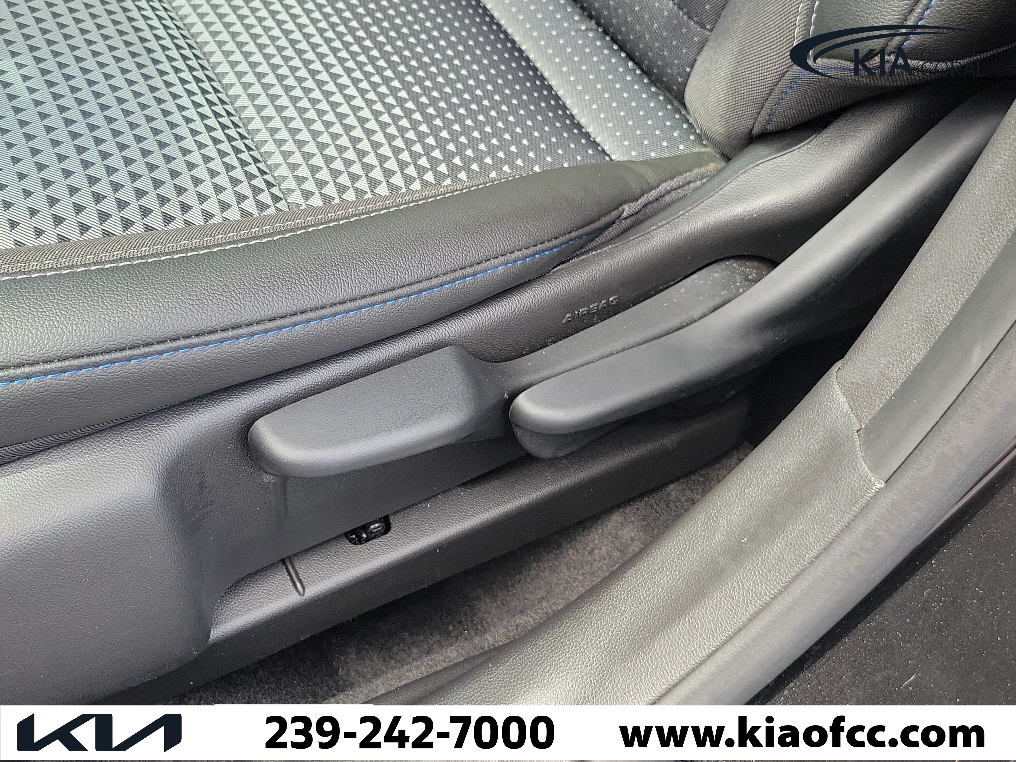 Used 2025 Chevrolet Trax LT w/ Driver Confidence Package FWD image 21