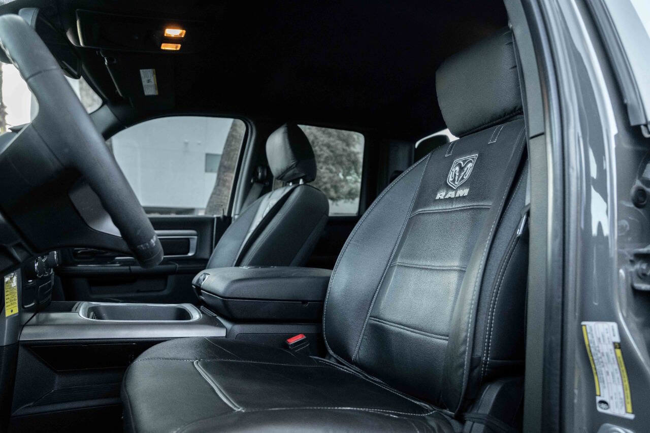 Used 2022 RAM 1500 Classic Warlock w/ Ceramic Gray Warlock Package image 10