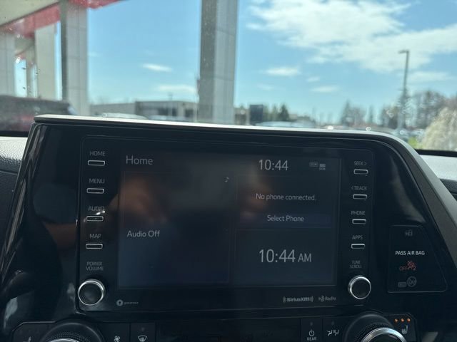 Used 2022 Toyota Highlander XLE AWD/4WD image 15