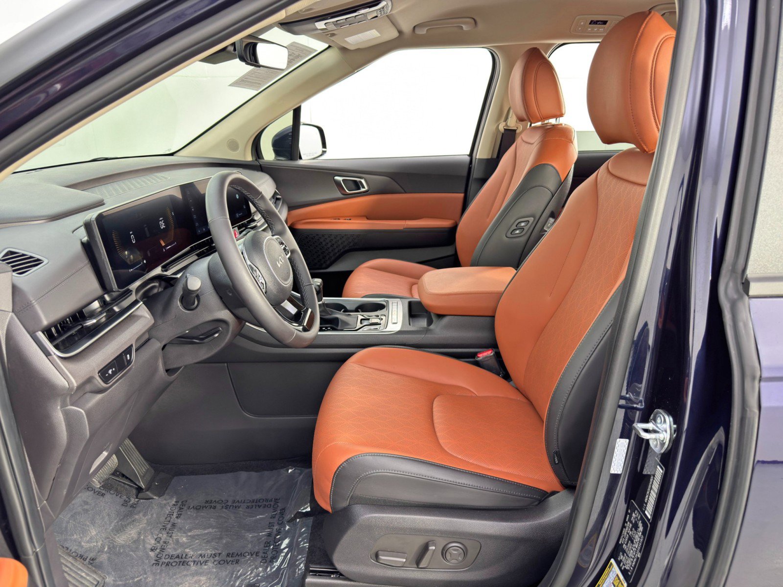 Used 2025 Kia Carnival EX FWD image 16