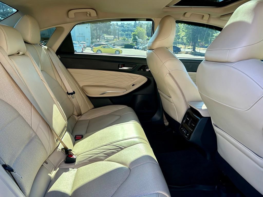 Certified 2019 Toyota Avalon Limited w/ Advanced Safety Package FWD image 14