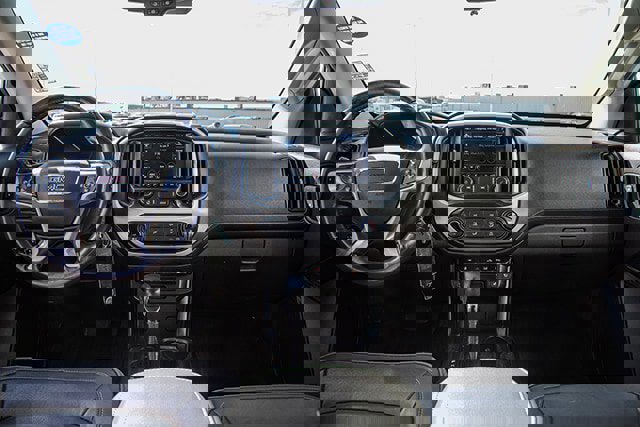 Used 2022 GMC Canyon Denali image 5