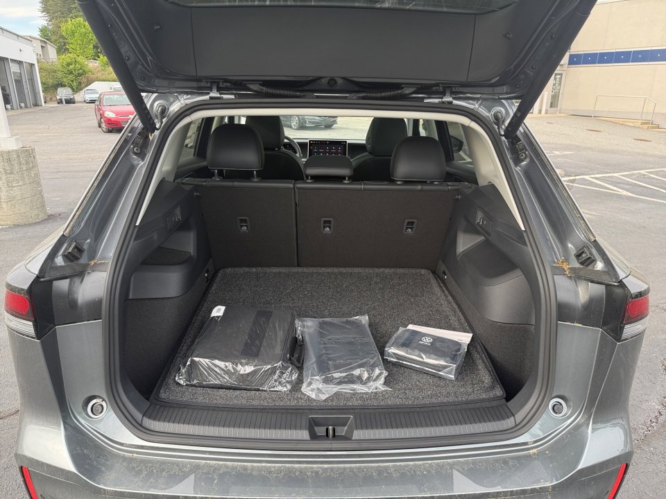 New 2026 Volkswagen Tiguan SE AWD/4WD image 15
