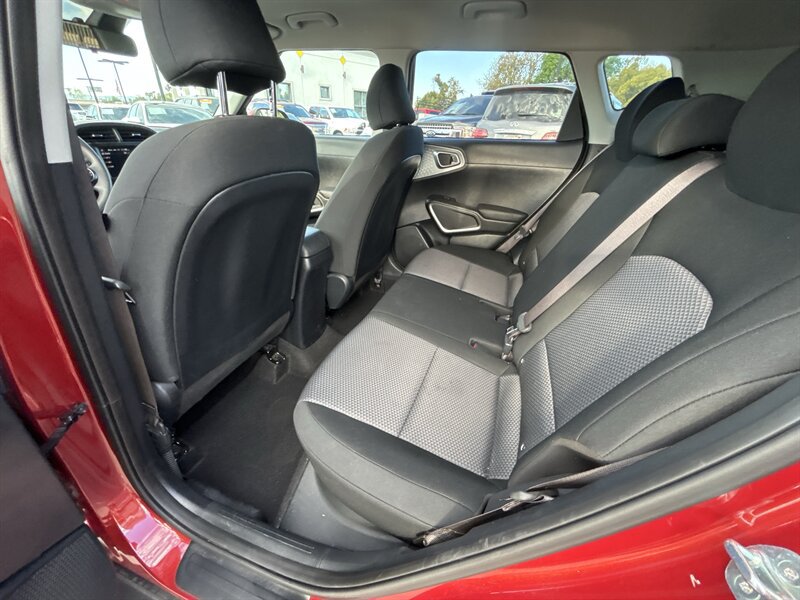 Used 2024 Kia Soul LX w/ Option Group 015 FWD image 15