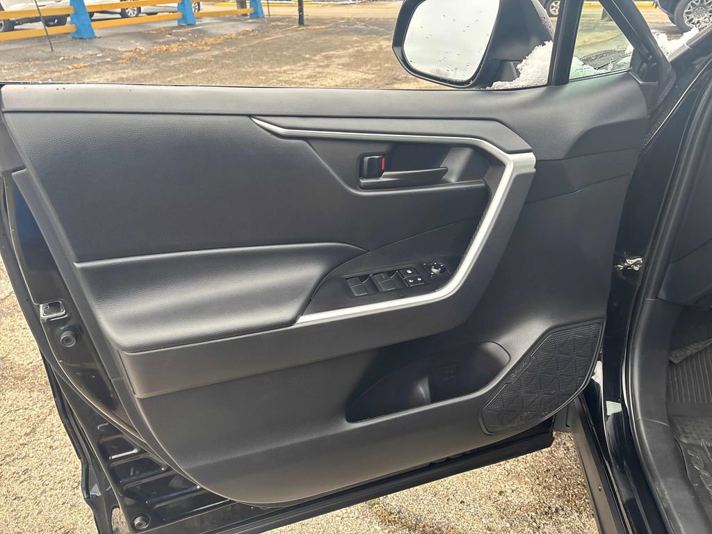Used 2023 Toyota RAV4 LE image 10
