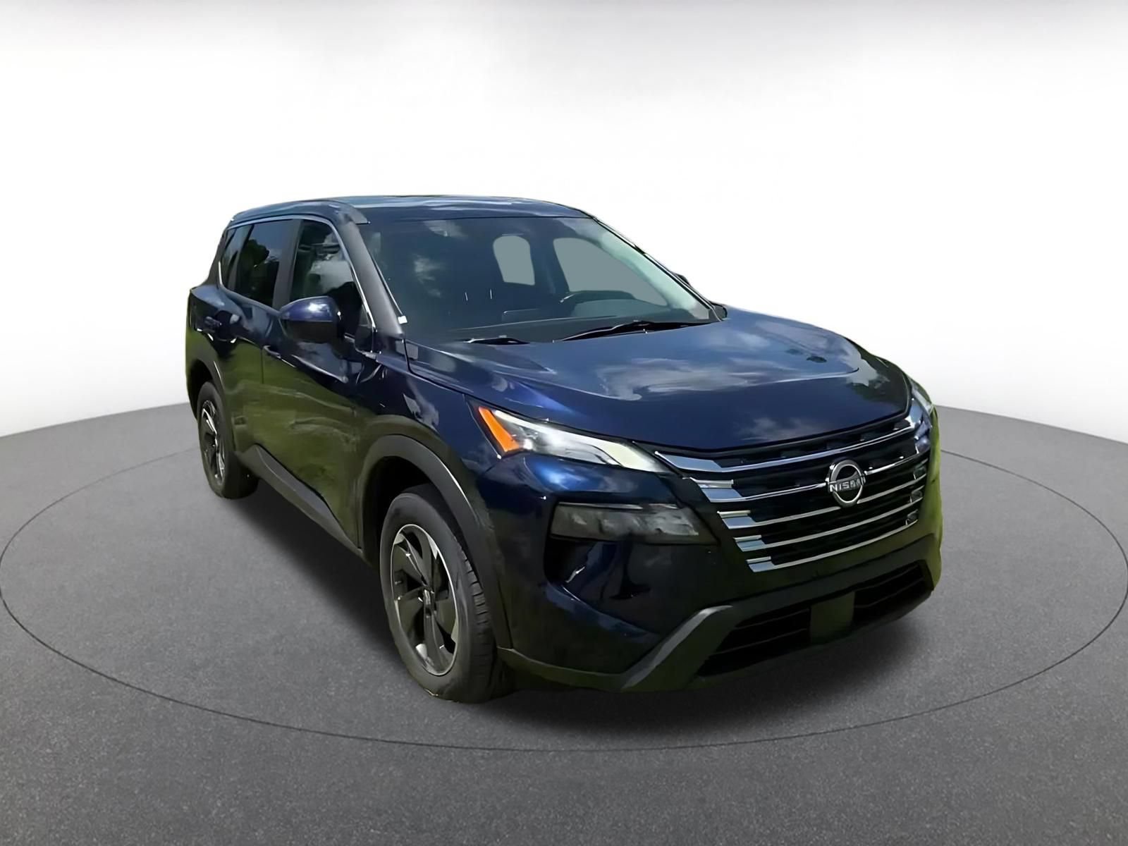 Used 2025 Nissan Rogue SV AWD/4WD image 3