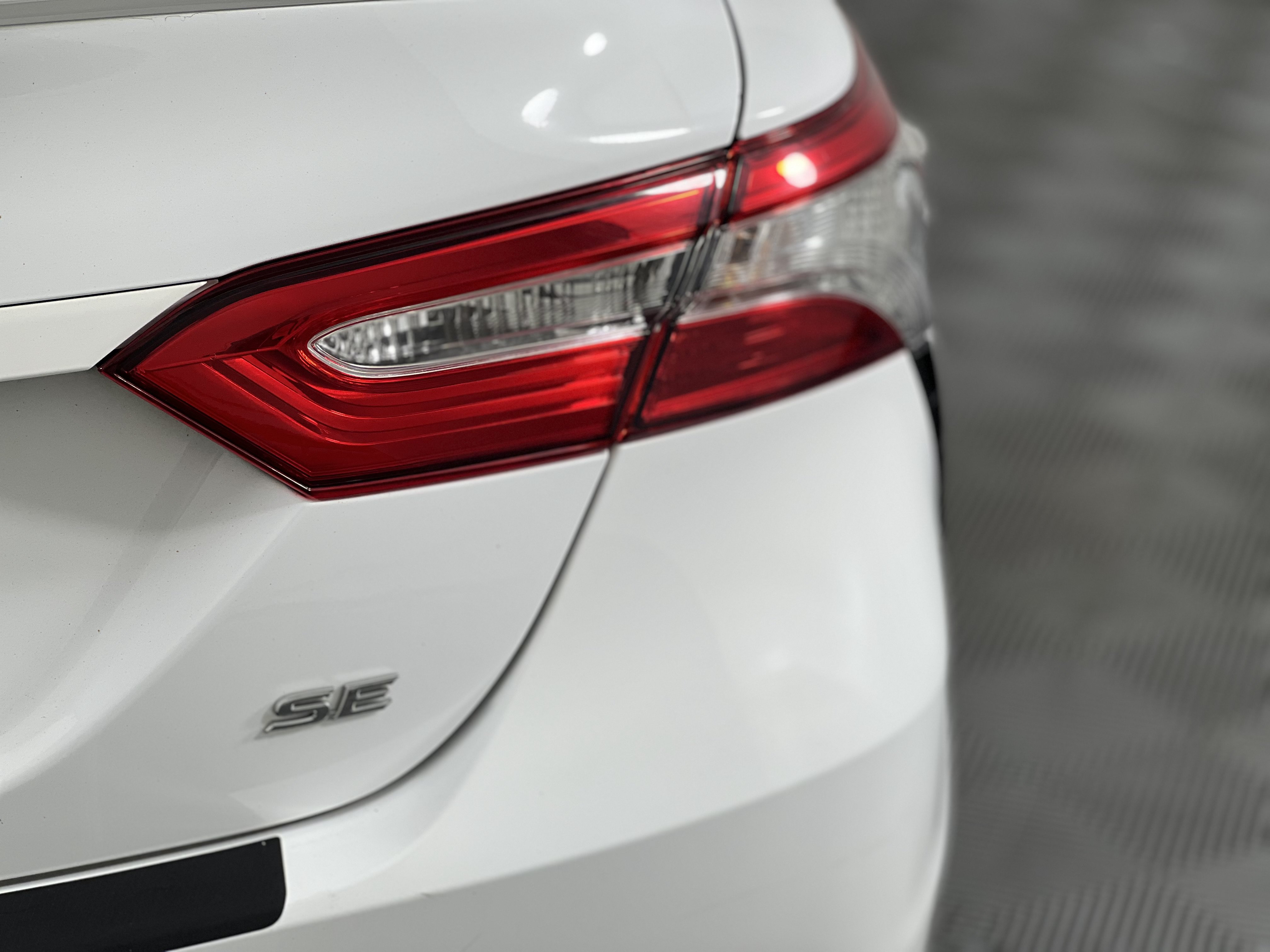 Used 2019 Toyota Camry SE FWD image 11