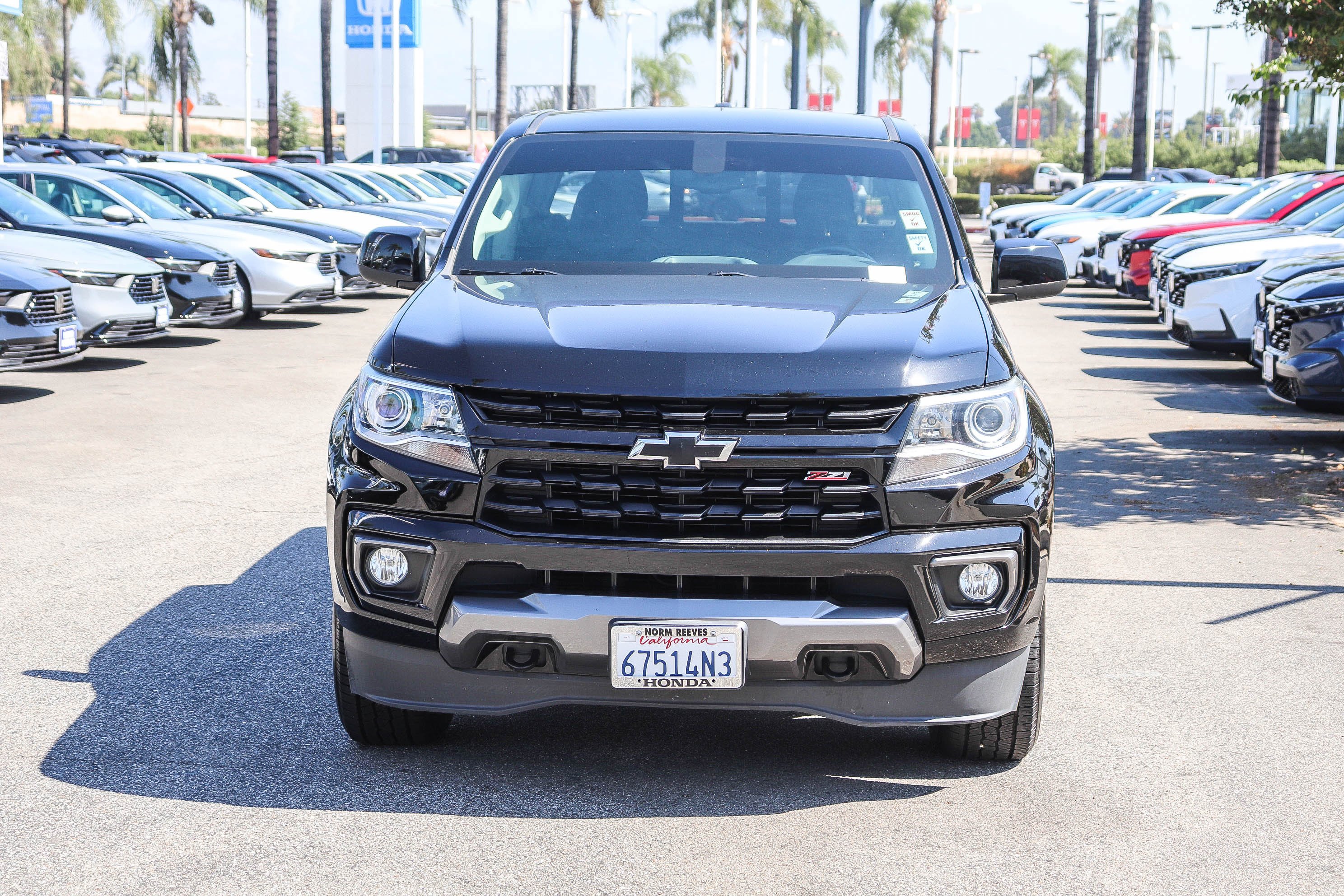 Used 2022 Chevrolet Colorado Z71 w/ Z71 Midnight Edition AWD/4WD image 2