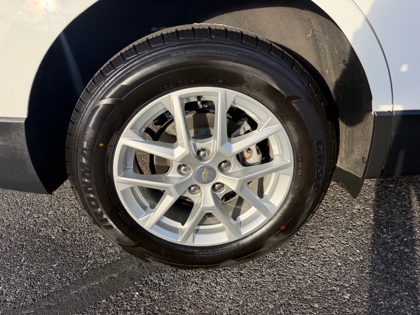 Used 2024 Chevrolet Equinox LT AWD/4WD image 15