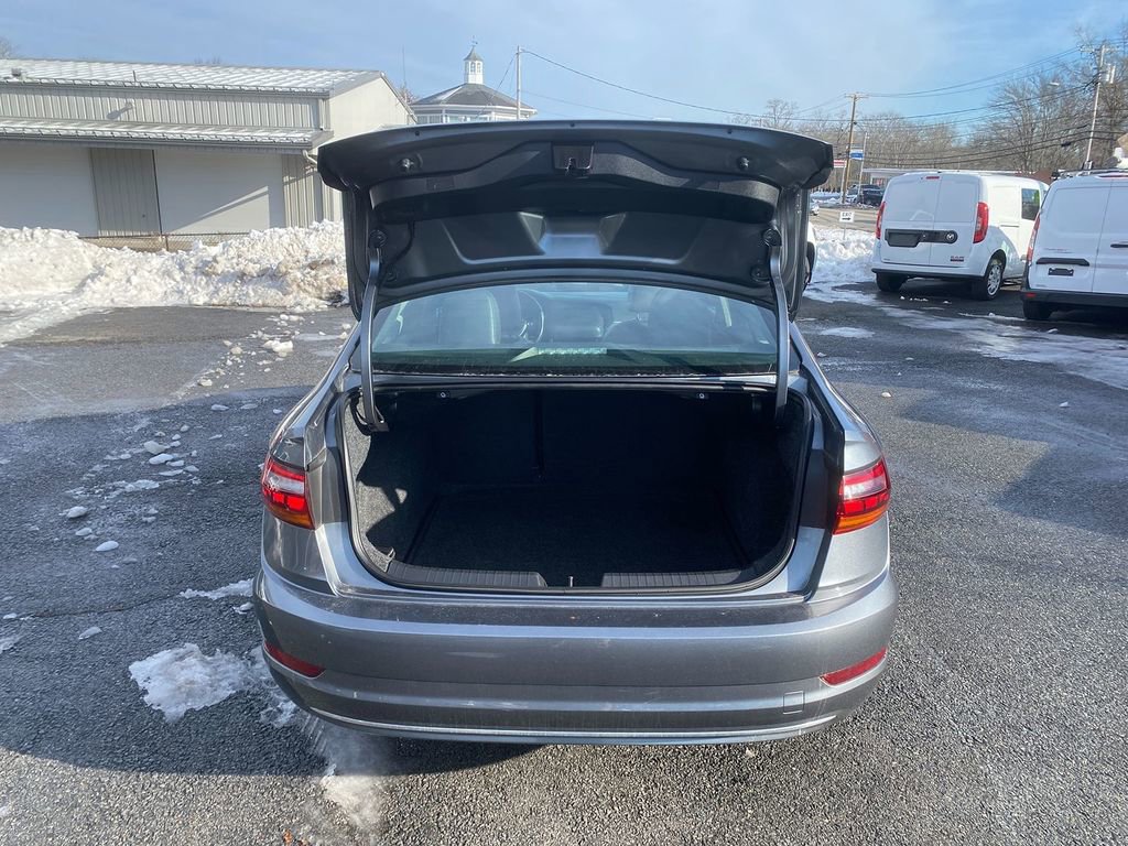 Used 2019 Volkswagen Jetta SE w/ Cold Weather Package image 25