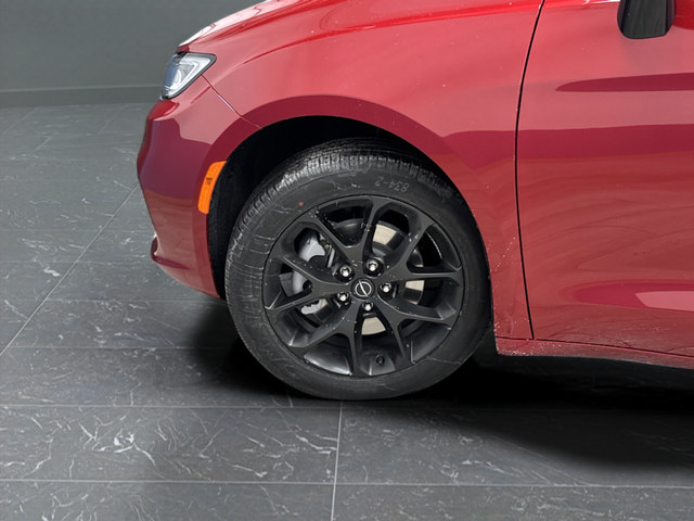 New 2026 Chrysler Pacifica Select AWD/4WD image 36